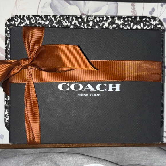 Coach Essential Card Holder Wallet - Picture 6 of 11
